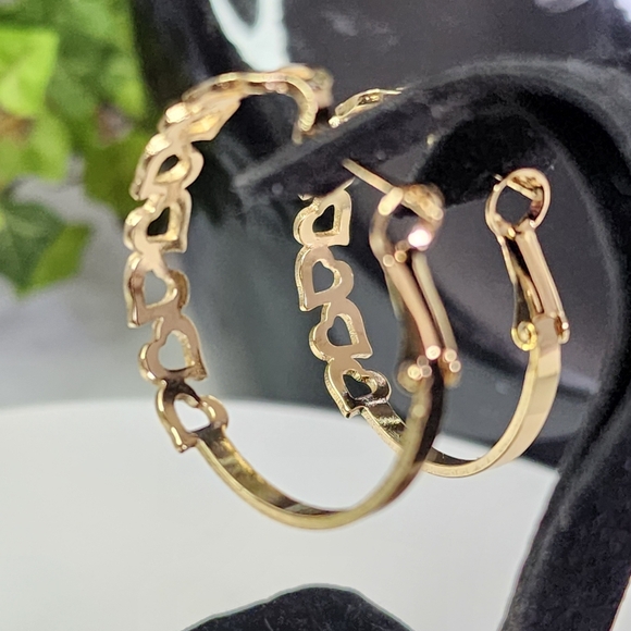 Gold Fulled Heart Hoop Earrings New - Picture 4 of 11